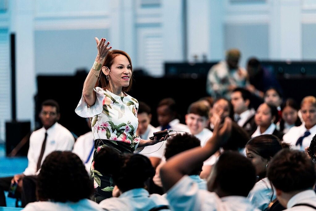 Ronella Croes, CEO di A.T.A giving her motivational spreech during the event.