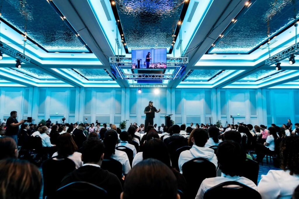 Trent Shelton addressing a packed audience of Aruba students at the Voices of Tourism conference.