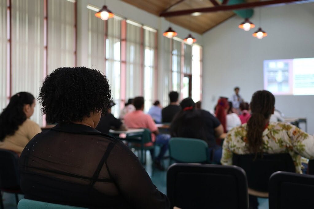 Nos hobennan no tin suficiente confiansa den nan mes?