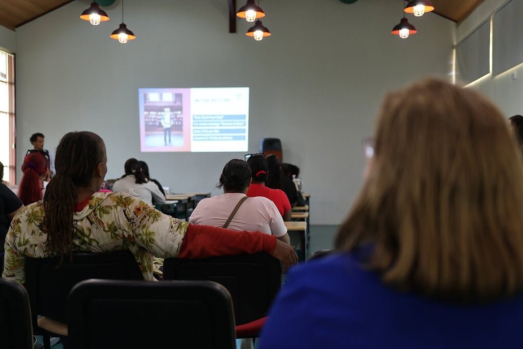 Nos hobennan no tin suficiente confiansa den nan mes?