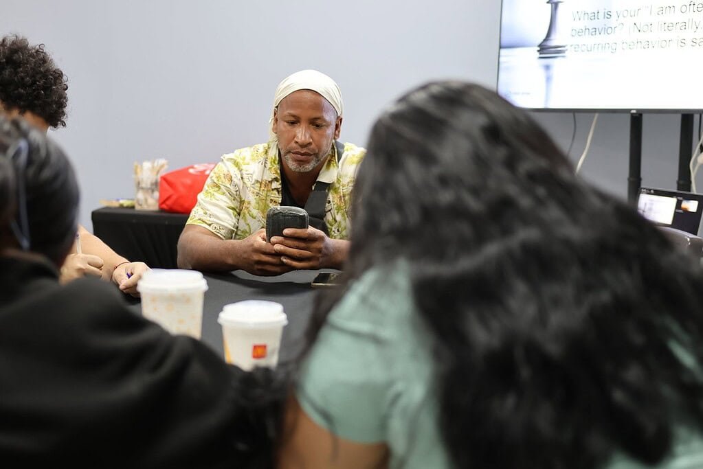 Nos hobennan no tin suficiente confiansa den nan mes?