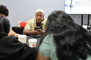 Nos hobennan no tin suficiente confiansa den nan mes?